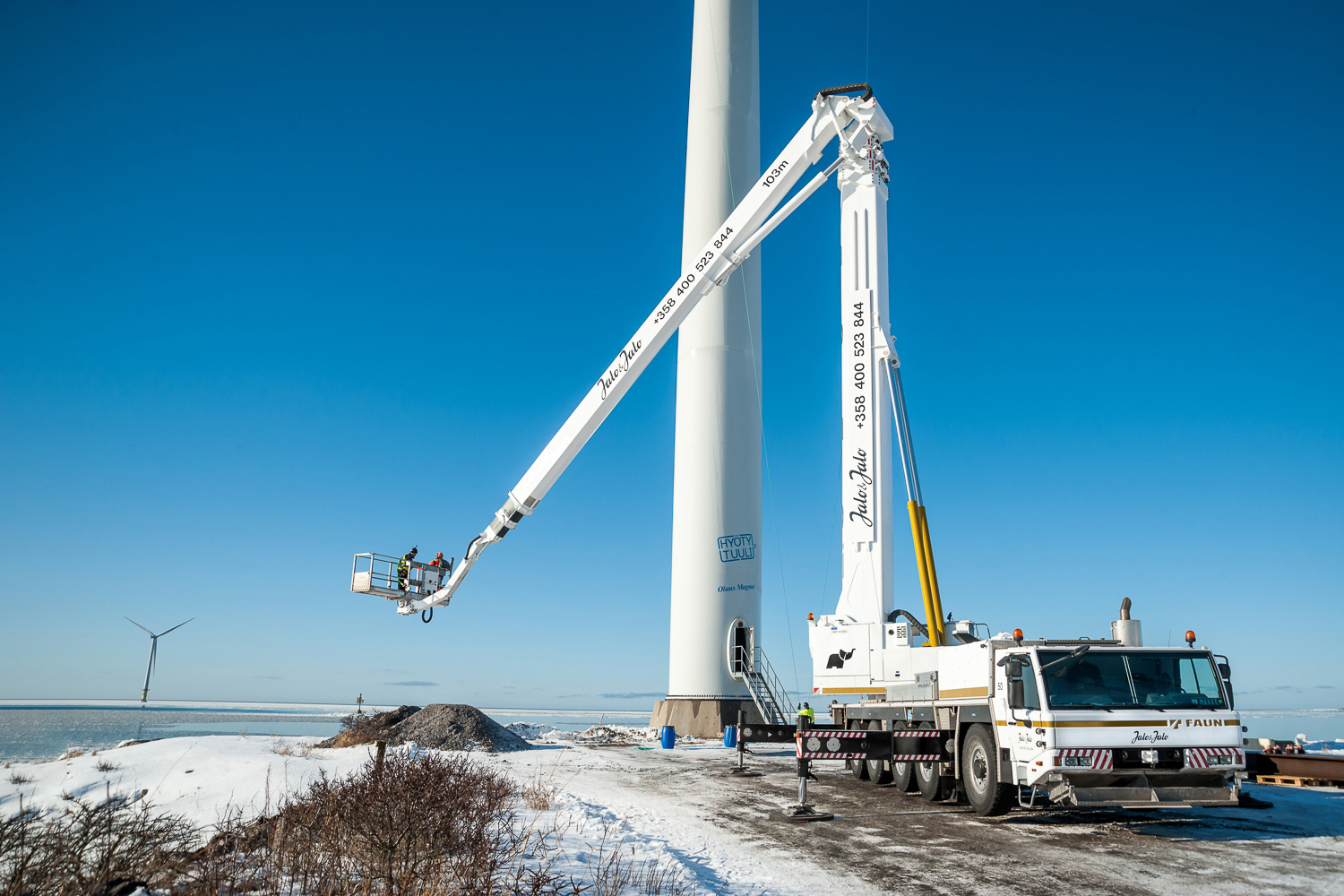 Jalo & Jalo nostolava-auto tuulimylly